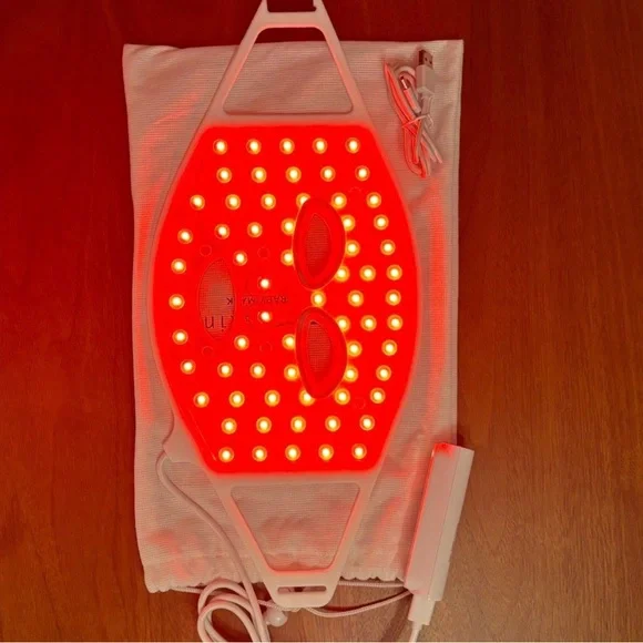 CurrentBody LED Red Light Face Mask 
Series 1 in bag & box - Picture 4 of 9